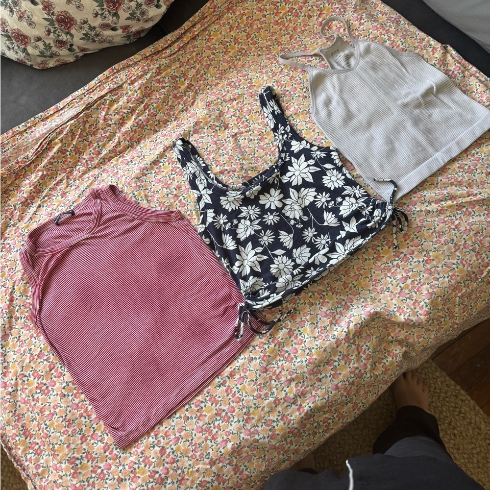 Set of 3 M tank tops